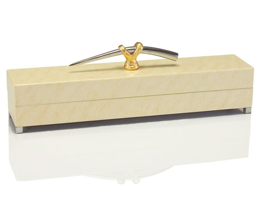 Picture of CREAM BOX WITH GOLD AND NICKEL HANDLE